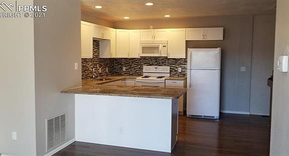 4th image of 516 Superior St