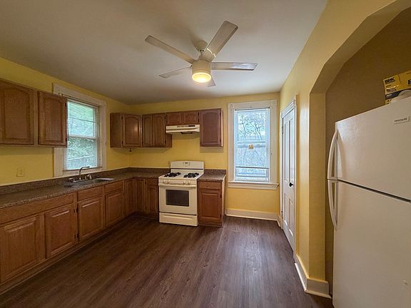 2nd image of 35 Simpson St #2