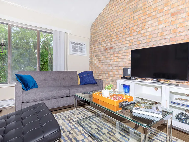 Saratoga Place — Photo 30
