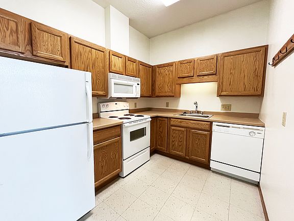 3rd image of 105 9th St S