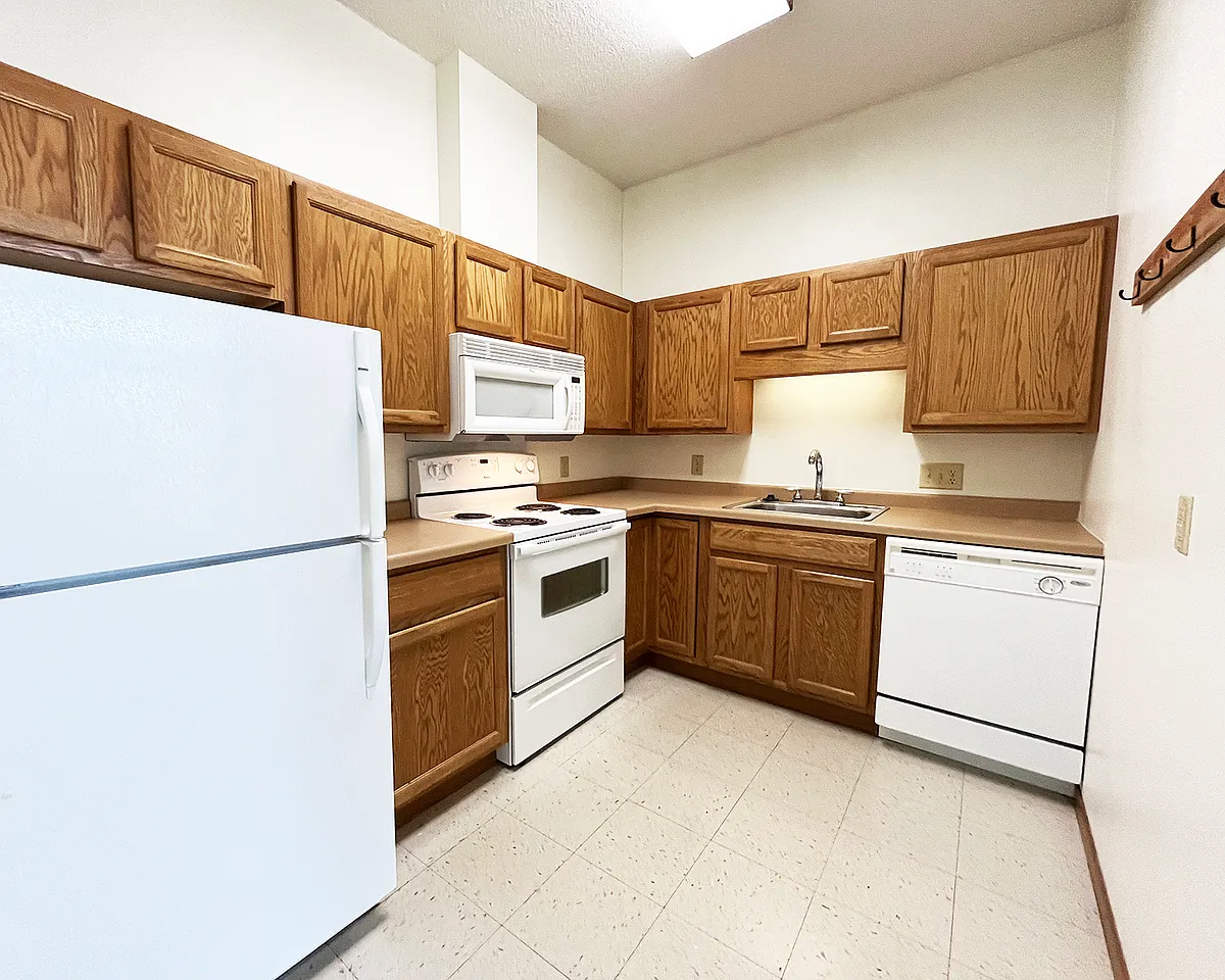 Building Photo - 105 9th St S