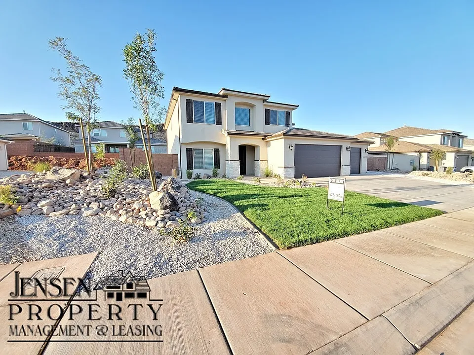 3340 E Tanoak Dr