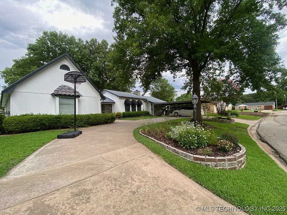 1st image of 107 N 12th Ave