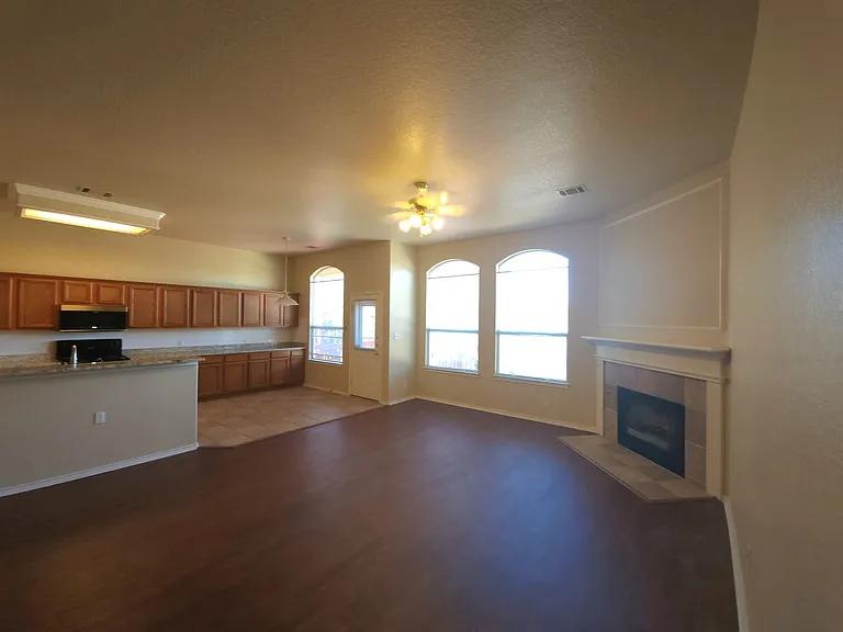 21215 Encino Ash — Photo 6