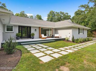 75 Carriage Dr, Stamford, CT 06902