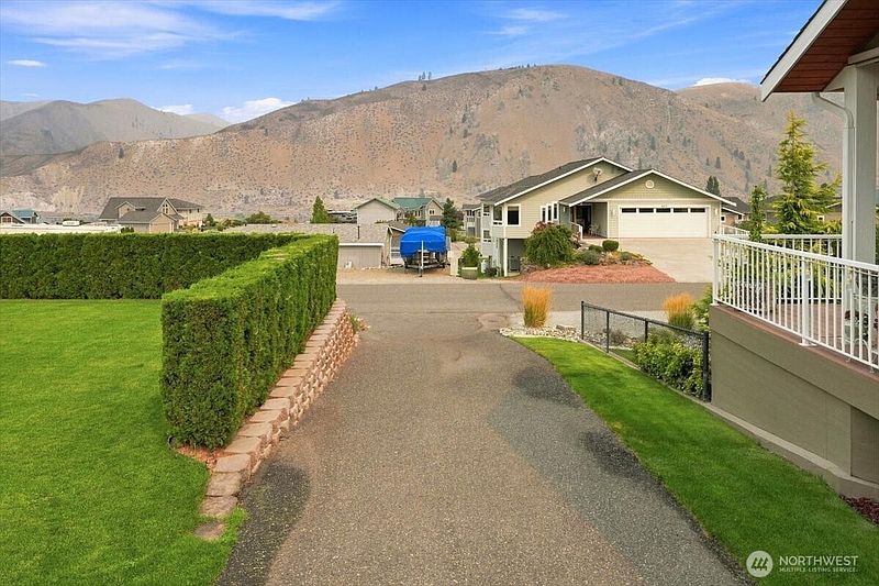 4th image of 470 W Entiat Drive