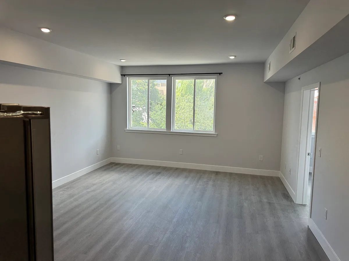 Building Photo - 1309 Ridge Ave #3
