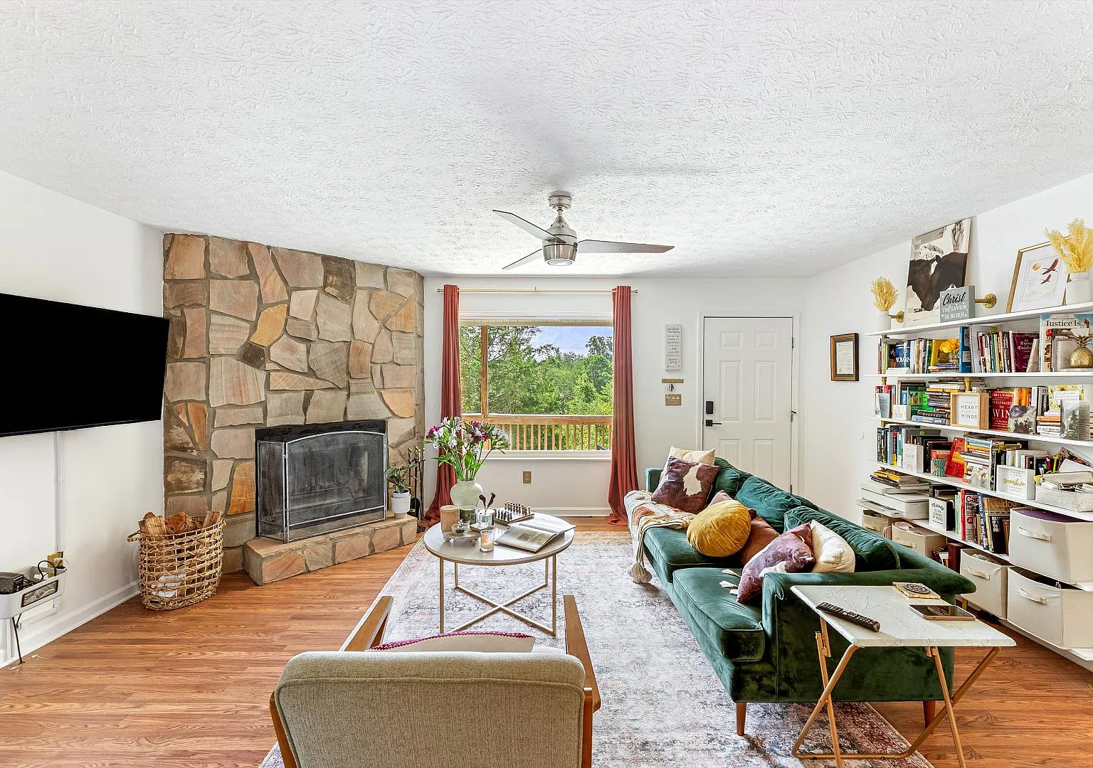 1720 Moon Ct — Photo 2
