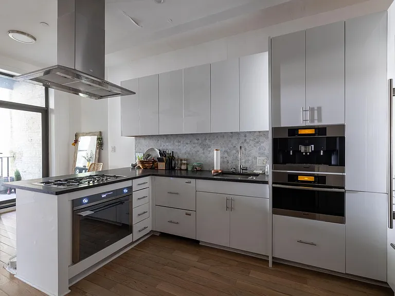 345 E 50th St #3C — Photo 3