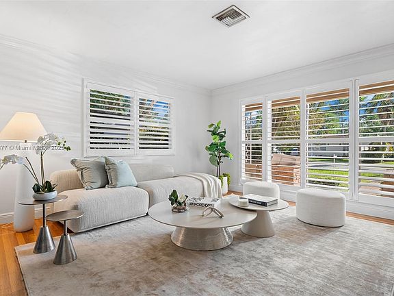 2nd image of 521 Gerona Ave