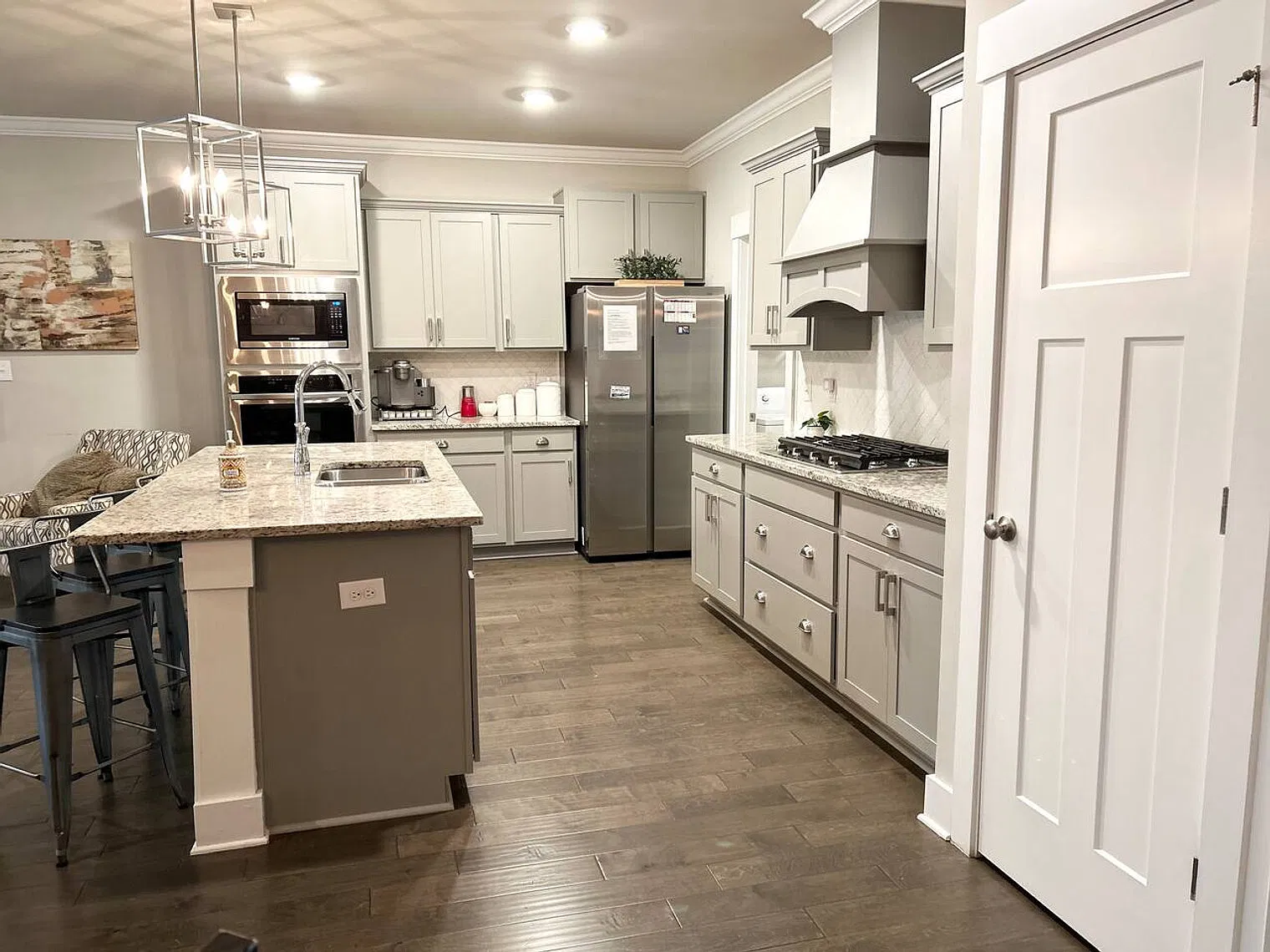 3 bed, 2.0 bath, $3,487 — Photo 3