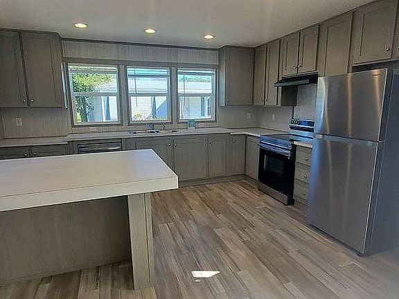 3rd image of 241 Palm Dr