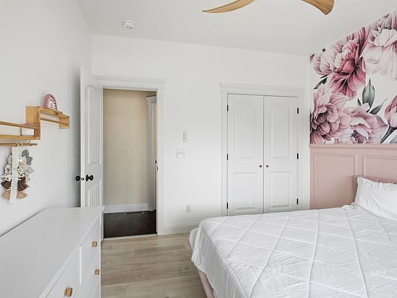 4th image of 3926 Snowy Riv