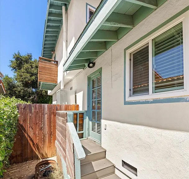 130 S Soledad St — Photo 25