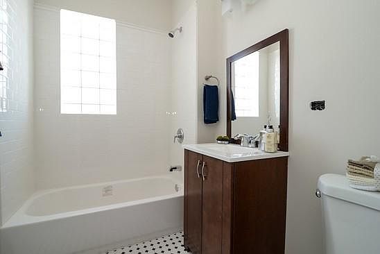 5th image of 1358 W Elmdale Ave APT 2