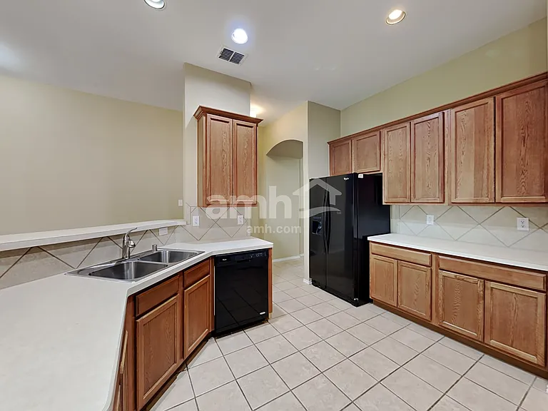 15500 Yarberry Dr — Photo 4