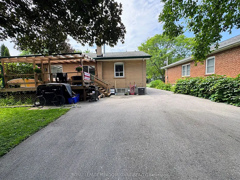 54 Hewson Cres #BASEMENT — Photo 5