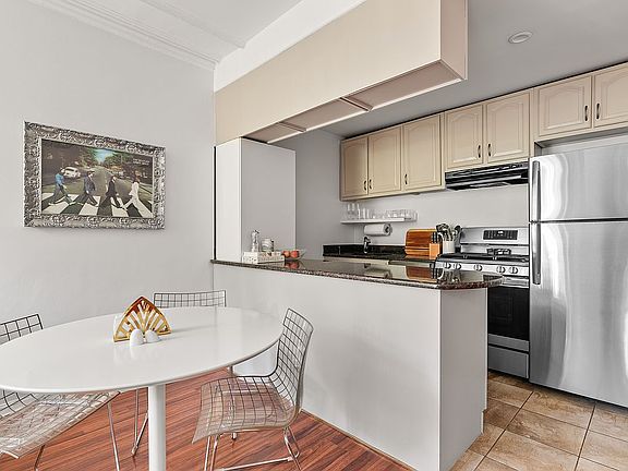 3rd image of 171 Park Pl APT 1