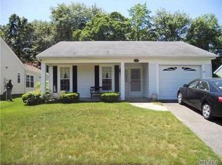 29 Lamont Rd, Ridge, NY 11961