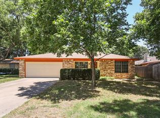 2205 Ruby Rd, Irving, TX 75060