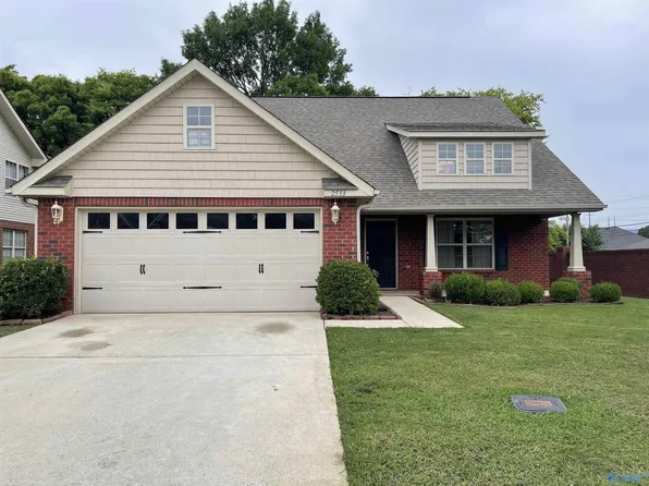 2533 Oak Place Dr SE, Huntsville, AL 35803