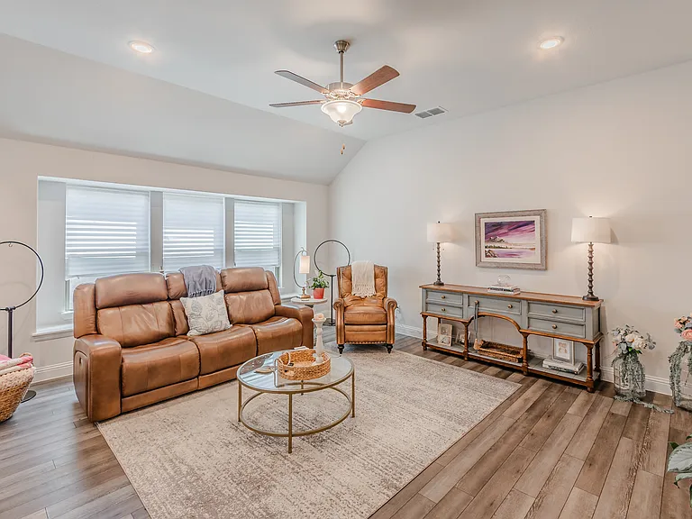 227 Hawthorn Dr — Photo 6