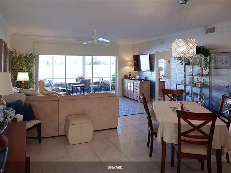 6270 Bellerive Ave #303 — Photo 11
