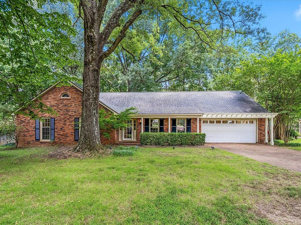1st image of 1528 Holly Hill Dr