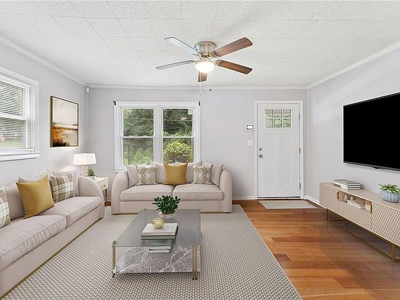 4th image of 310 Bonaire St