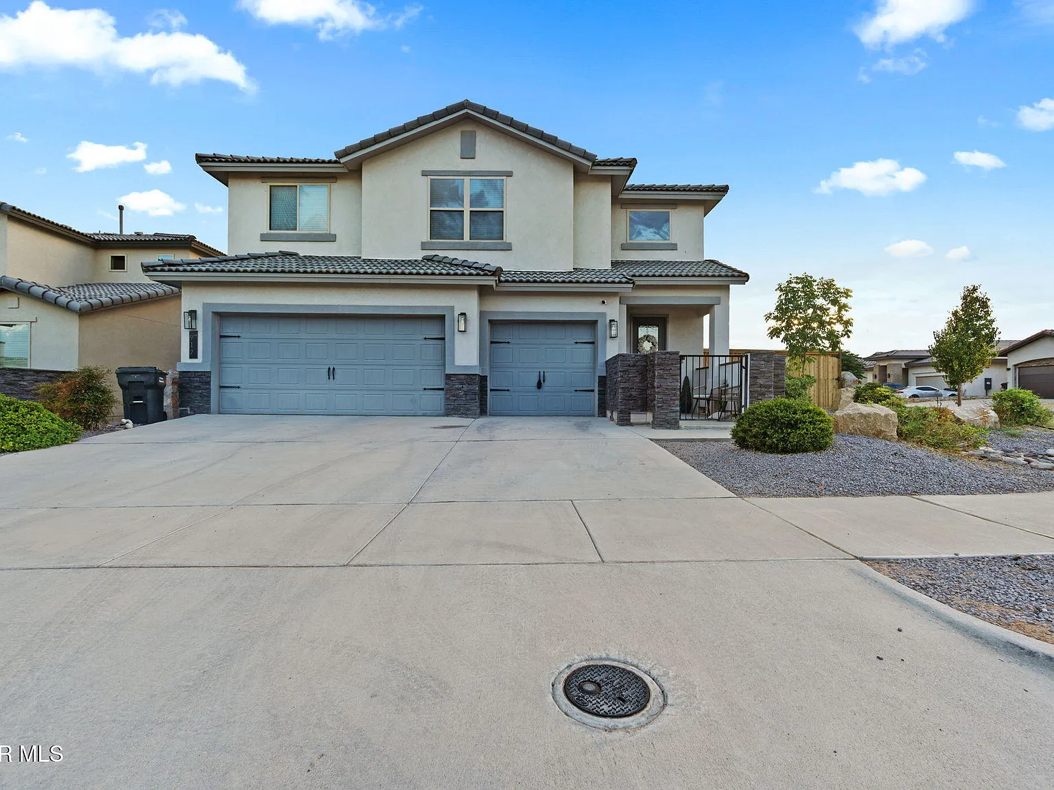 4 bed, 2.5 bath, 2644 sqft, $2,800 — Photo 2