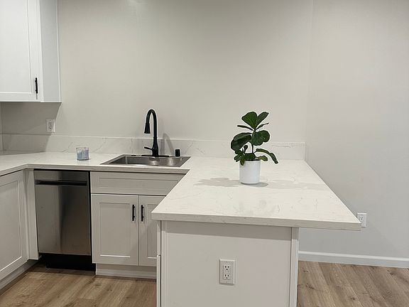 5th image of 756 Hillcrest Dr #1/2
