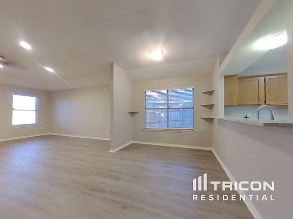 4th image of 815 Hillbrooke Dr