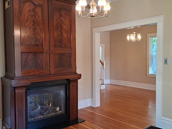 4th image of 837 S Green St