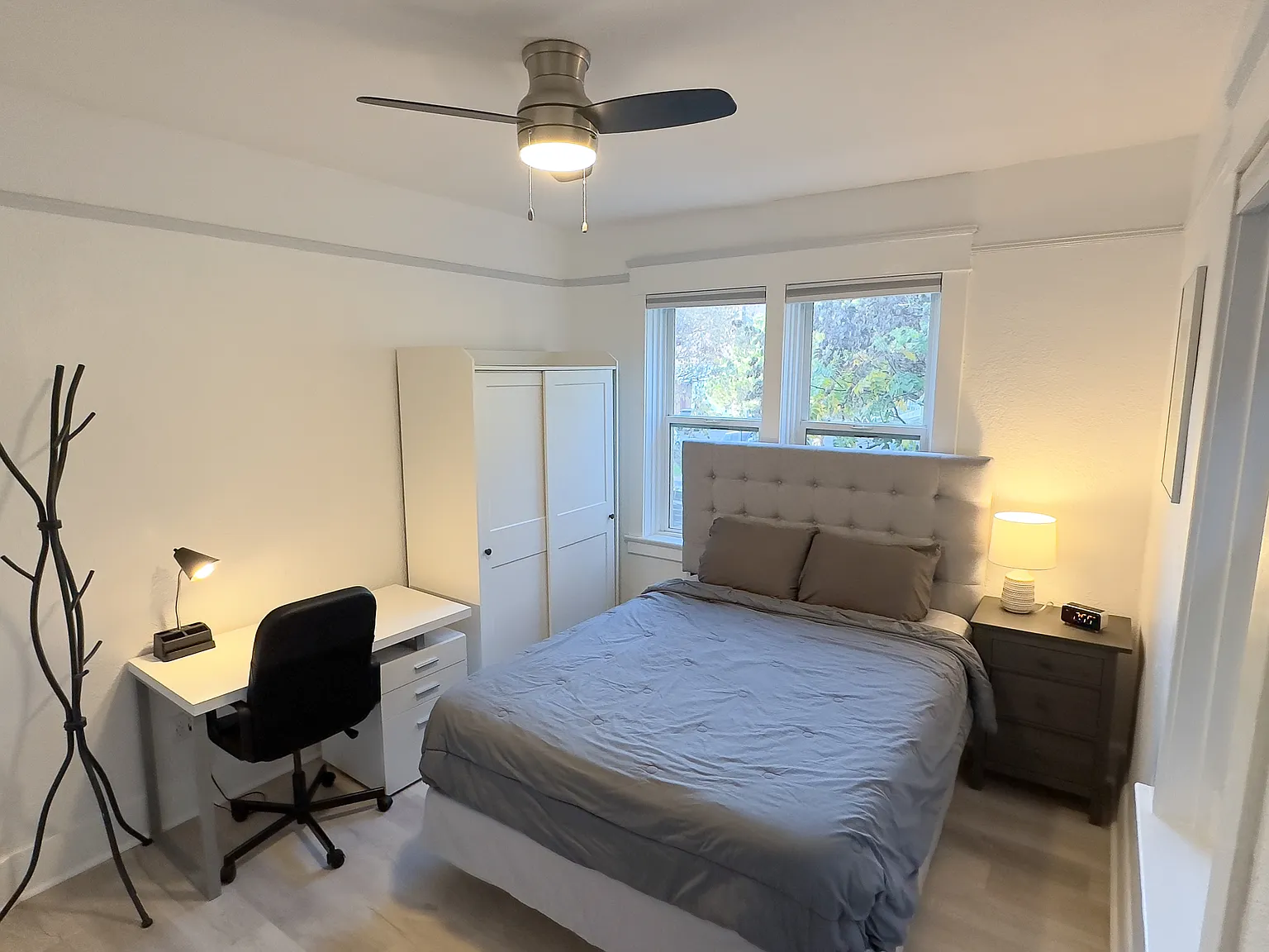4 bed, 110 sqft, $1,445 — Photo 1