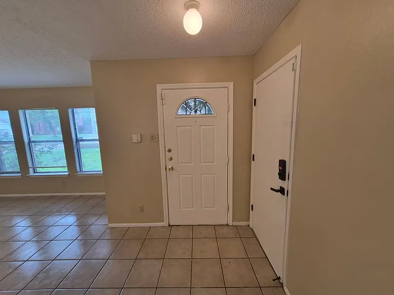 7314 Justino Trl — Photo 2