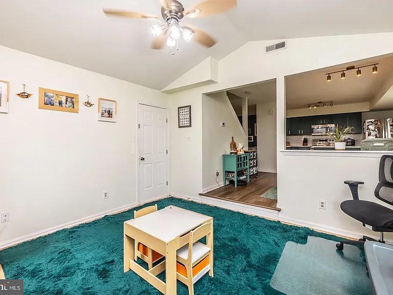 786 Bradford Ter — Photo 14