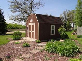 7312 Pleasant Rd, Waterford, WI 53185