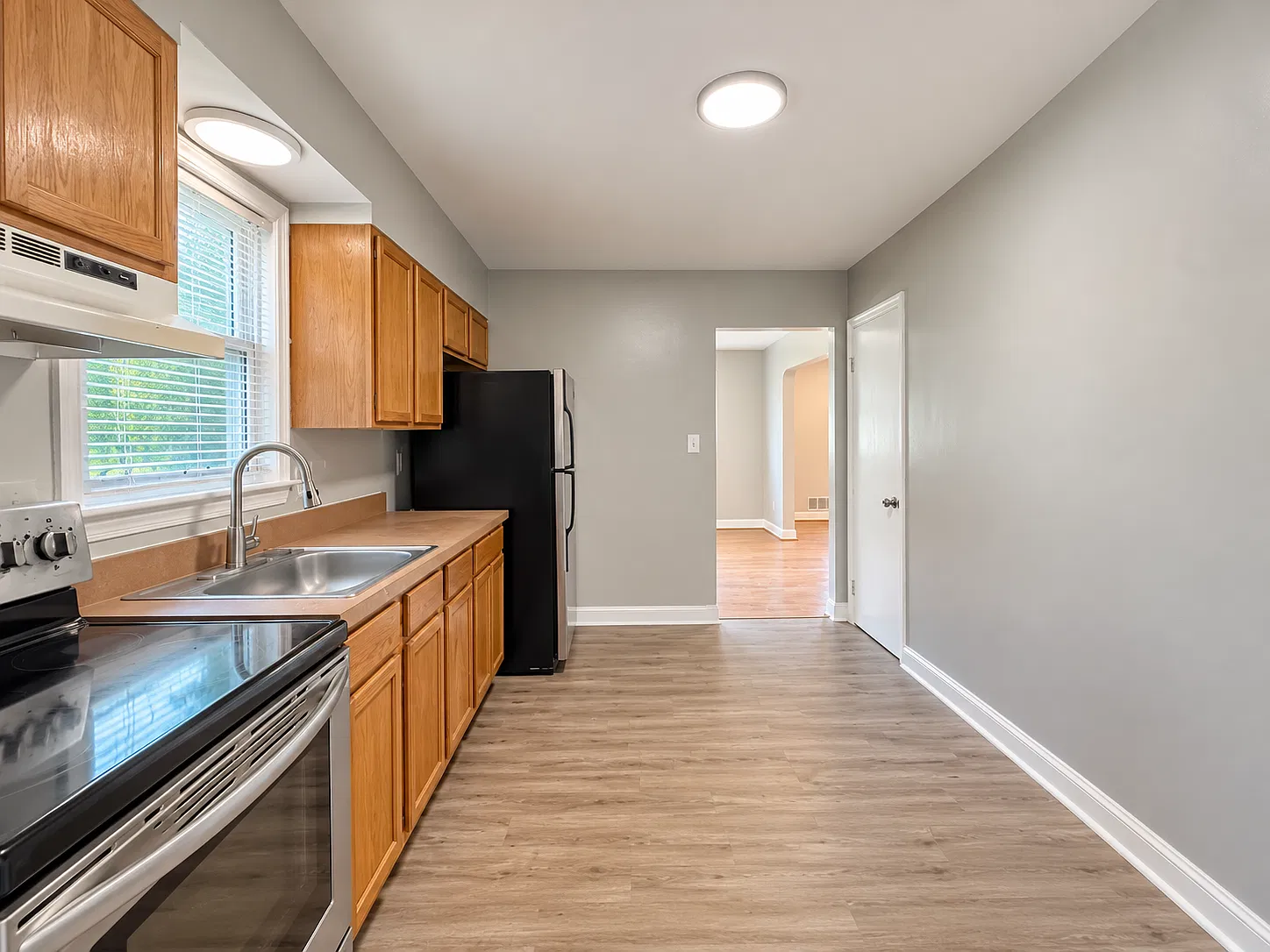 5 bed, 2.5 bath, 1266 sqft, $3,100 — Photo 2