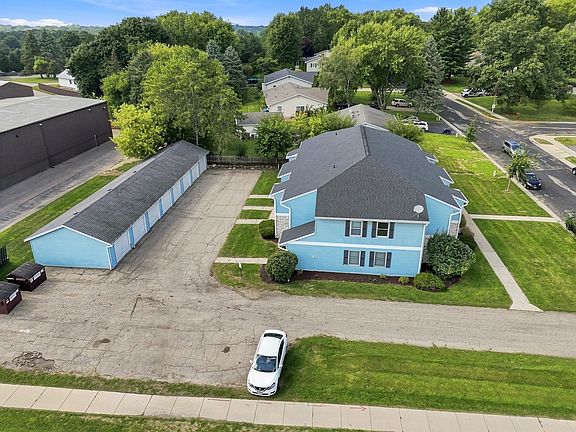3rd image of 601 E Oak St