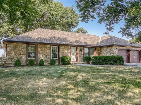 5904 Bell Rd, Shawnee, KS 66217