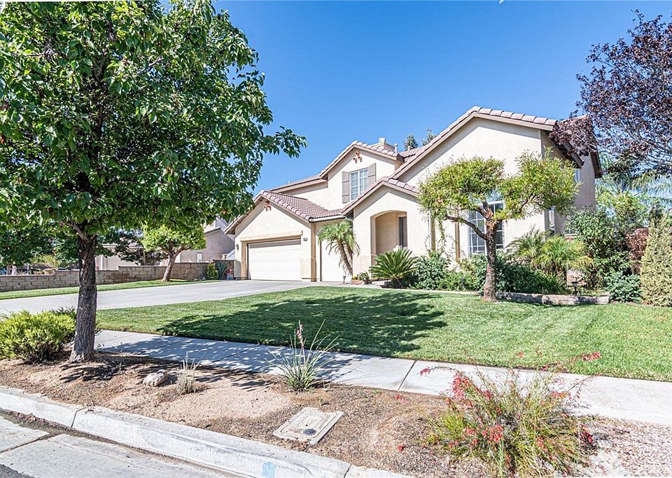 1st image of 33563 Zinnia Ln