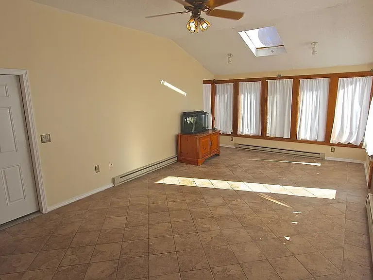 8 Maplewood Dr — Photo 10