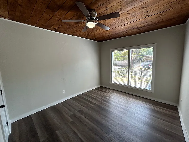 1245 Kayton Ave — Photo 17