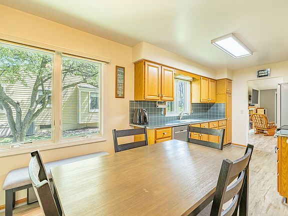 4th image of 631 Woodcreek Ct