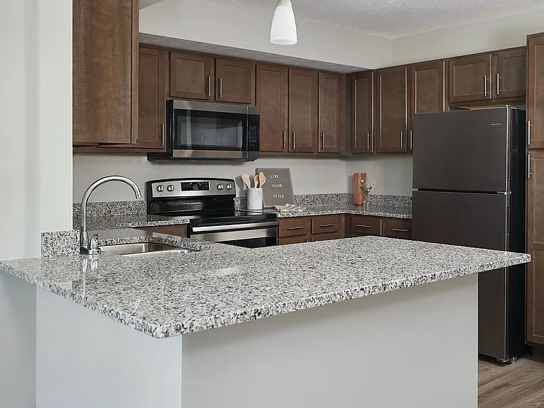 The Summit Apartments — Photo 7