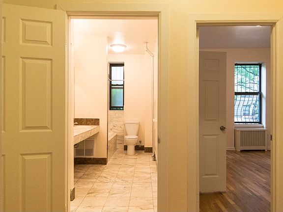 3rd image of 418 Saint Johns Pl APT 1A