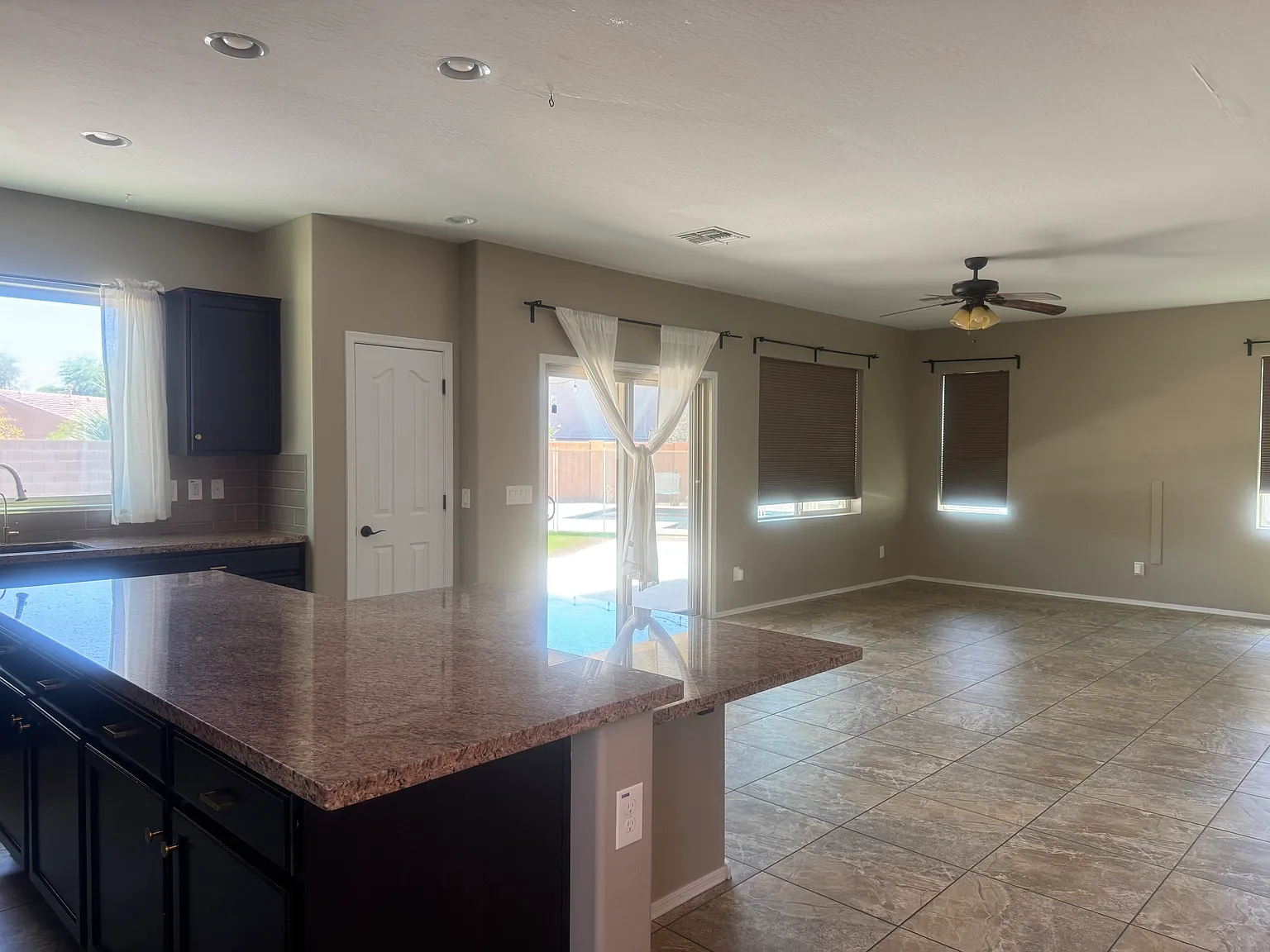 3 bed, 2097 sqft, $2,795 — Photo 2