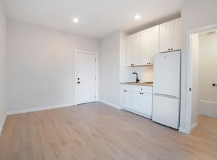8th St, Los Angeles, CA 90017