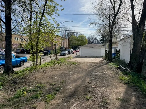 6561 N Seeley Ave, Chicago, IL 60645