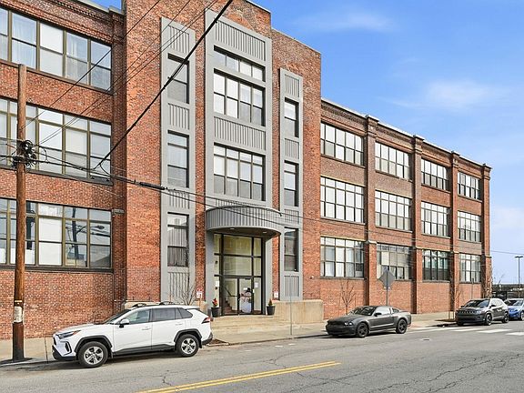 3rd image of 300 Communipaw Ave APT 157